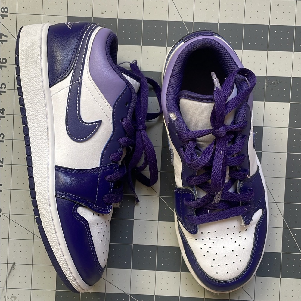 Air Jordan 1 Low Purple and White